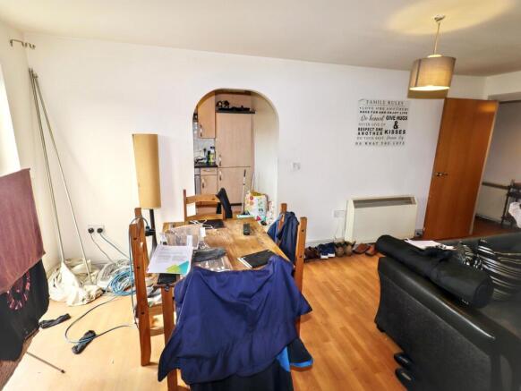 2 bed Flat for sale Image 7