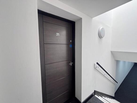 1 bed Apartment to rent Image 6