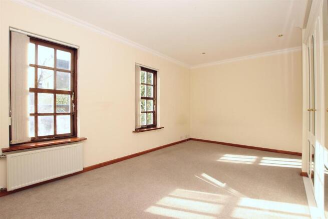 Master bedroom..jpg