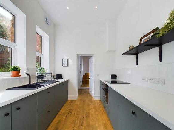 6 bed Block of Apartments for sale Image 10