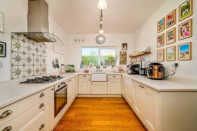 4 bed Semi-Detached for sale Image 7