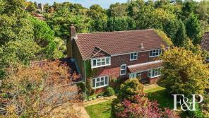 16, The Paddock, Uckfield TN22 2HQ