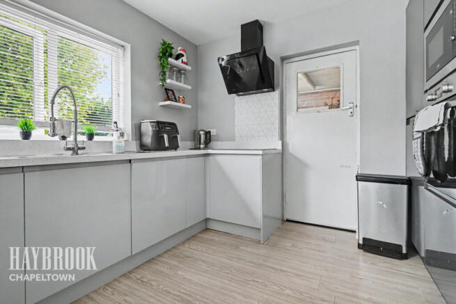 4 bed Semi-Detached for sale Image 7