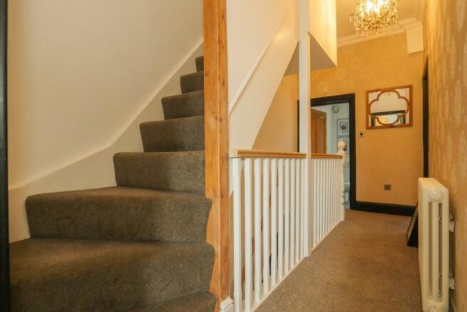 LANDING (1ST FLOOR)