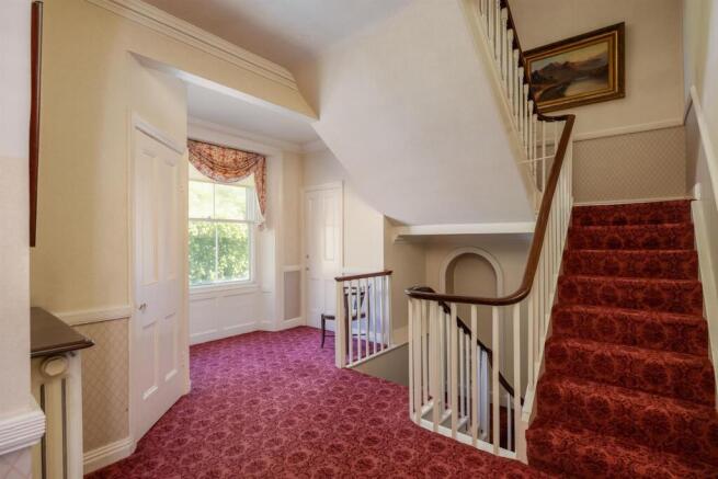 6 bed House for sale Image 12