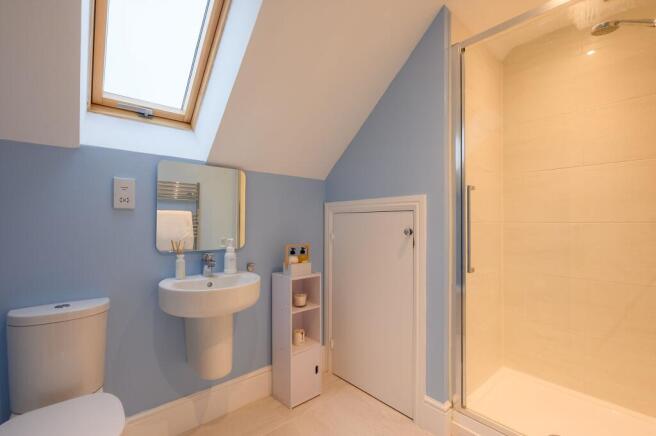 4 bed Semi-Detached for sale Image 12