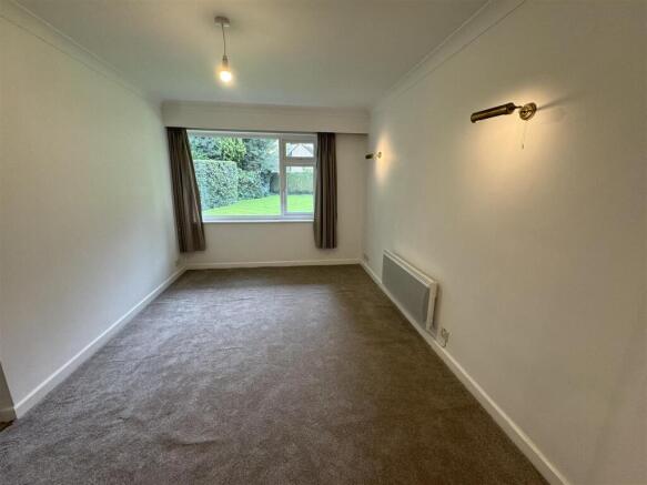 1 bed Apartment to rent Image 4