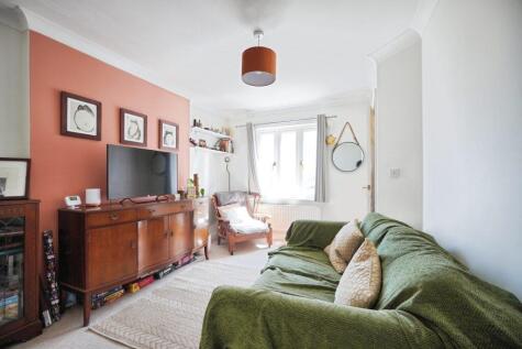 Calver Close, Penryn, TR10 8SG