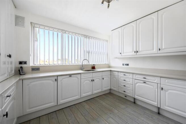 Grand Avenue, Wellington Court 12-024.JPG