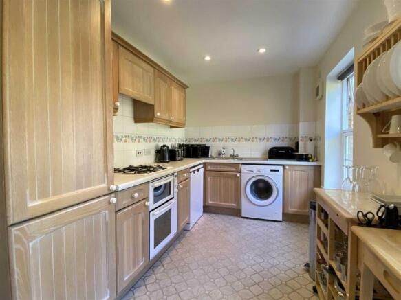 KITCHEN/BREKFAST ROOM