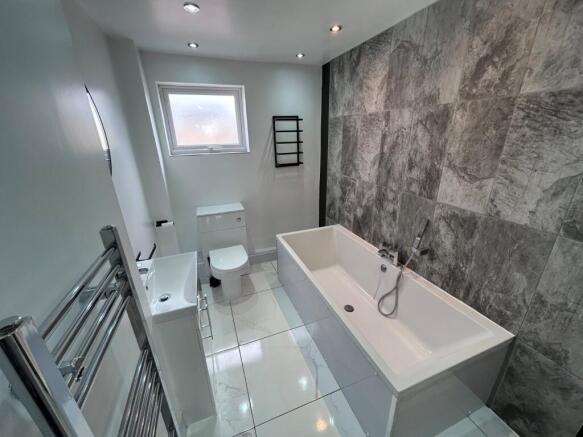 3 bed Terraced to rent Image 9
