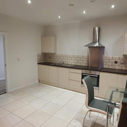 2 bed Apartment to rent Image 6