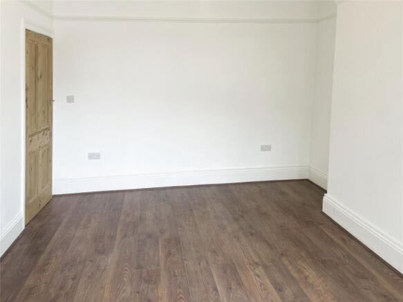 3 bed Terraced to rent Image 8
