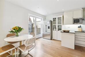 2, Vestry Mews, North Side Wandsworth Common, London SW18 2SS