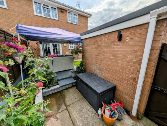 87 Dorset Way garden 4.jpg