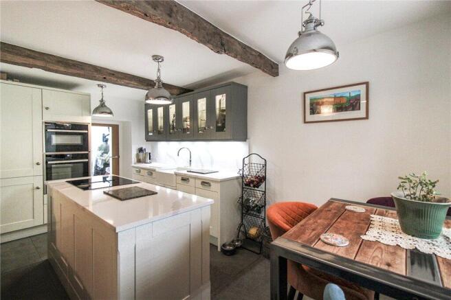3 bed Town House for sale Image 4