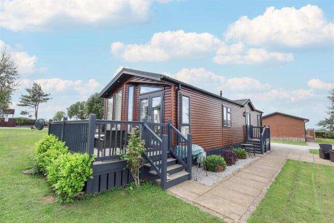 2 bed Park Home for sale Image 10