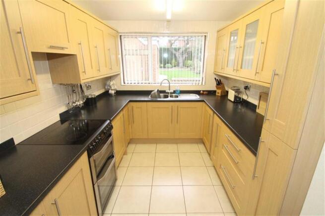 KITCHEN/BREAKFAST RO
