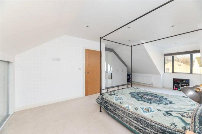 5 bed Detached for sale Image 12