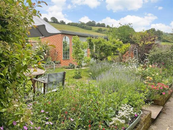 Brochure Rear Garden