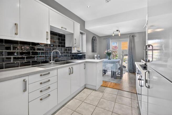 4 bed Terraced for sale Image 9