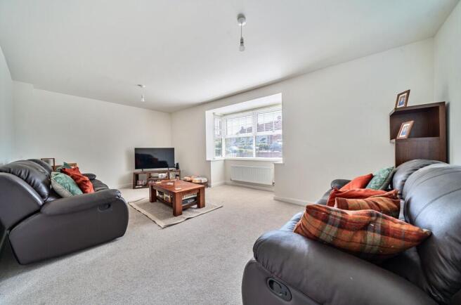 Squirrel Crescent, Thornbury, BS35 photo 4