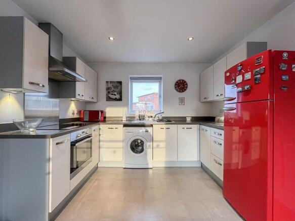 KITCHEN/LOUNGE