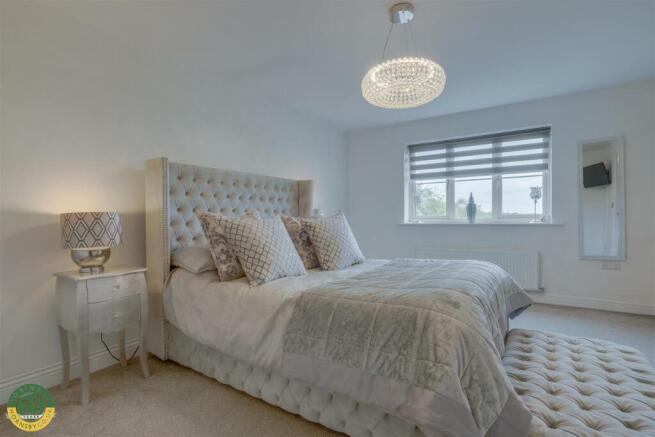 Bedroom 1- 3.jpg