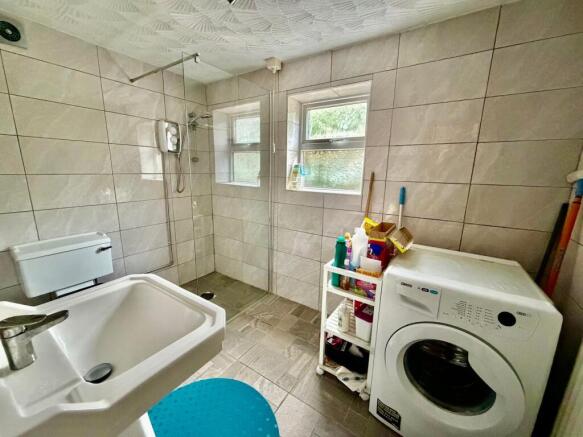 5 bed Semi-Detached for sale Image 8