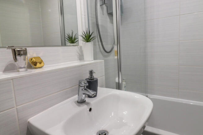 Bathroom 3.JPG