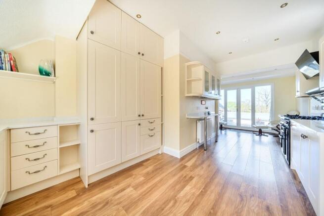 2 bed Apartment for sale Image 5