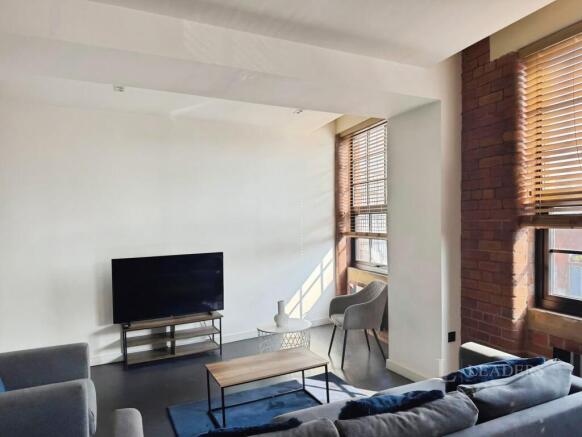 3 bed Flat to rent Image 4
