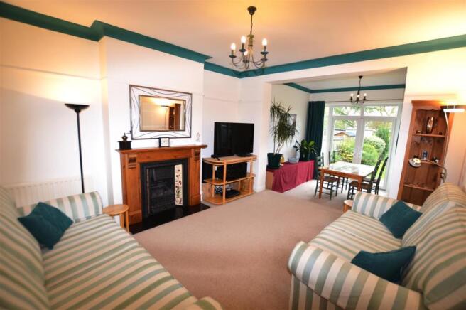 LIVING/FAMILY ROOM:
