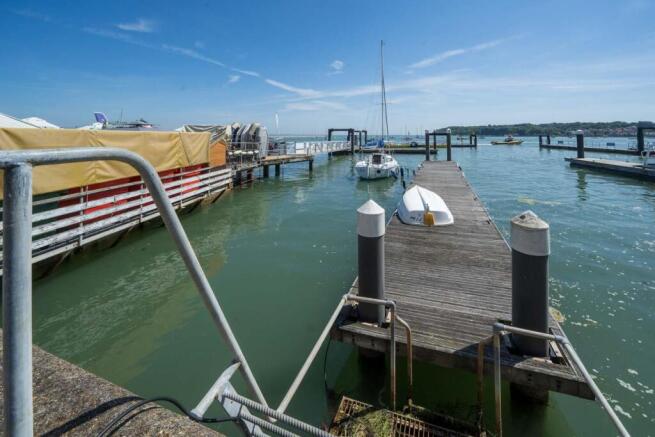 Private Pontoon