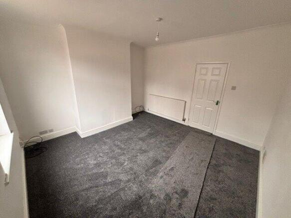 2 bed House to rent Image 5