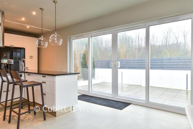 Kitchen/ Breakfast Room