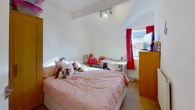 4 bed Terraced to rent Image 4