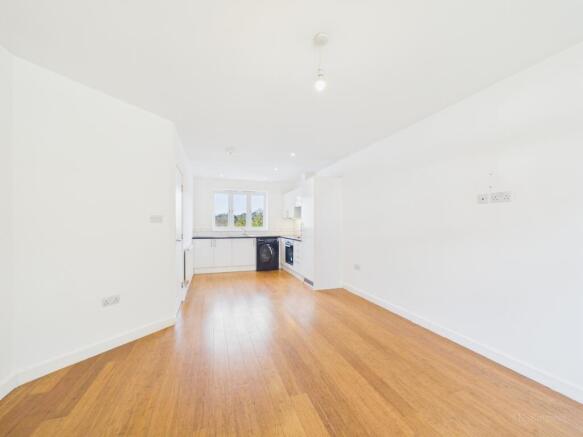 CAM02136G0-PR0548-STILL008