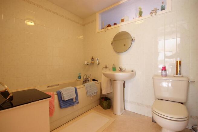 BATHROOM/W.C