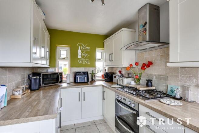 4 bed Semi-Detached for sale Image 6