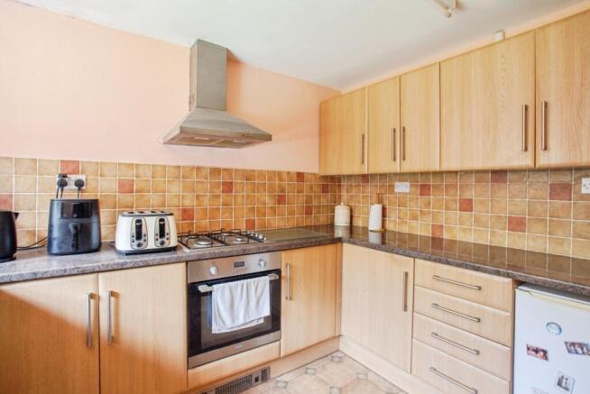 5 bed Semi-Detached for sale Image 8