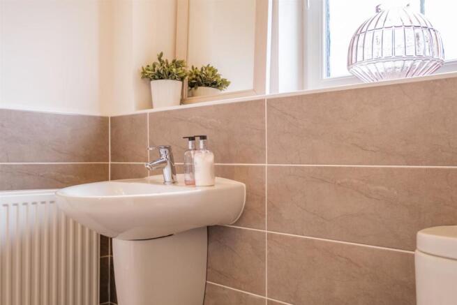051-2_Hunterfield_Place_Carluke_ML84GY.jpg