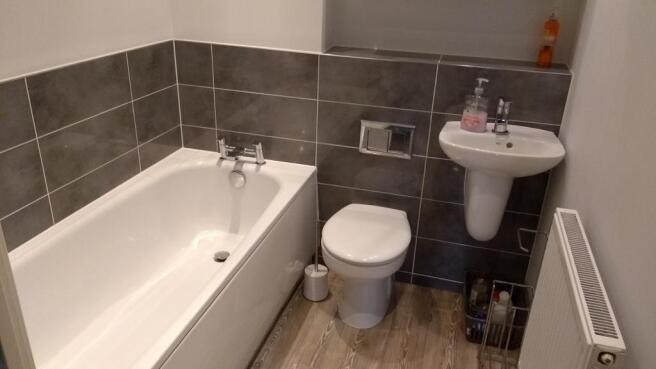 2 bed Apartment to rent Image 5