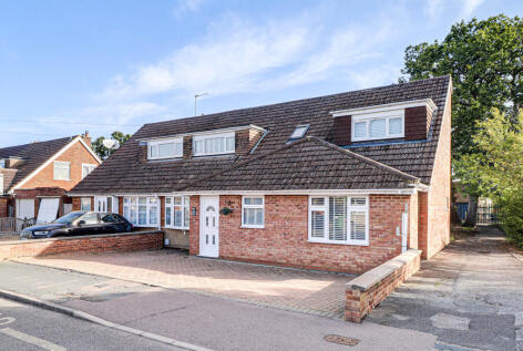 Five Oaks, Caddington, LU1