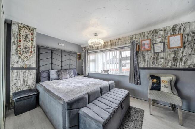 4 bed Semi-Detached for sale Image 11
