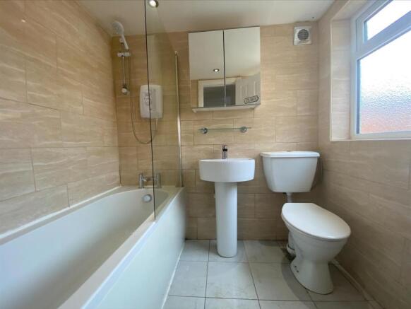 Bathroom 1.jpg