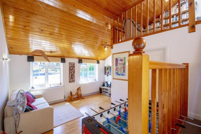 Sitting Room/Bedroom 5