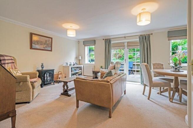 Sitting/dining room 