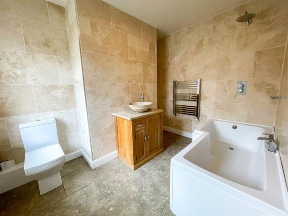 bathroomm.jpg