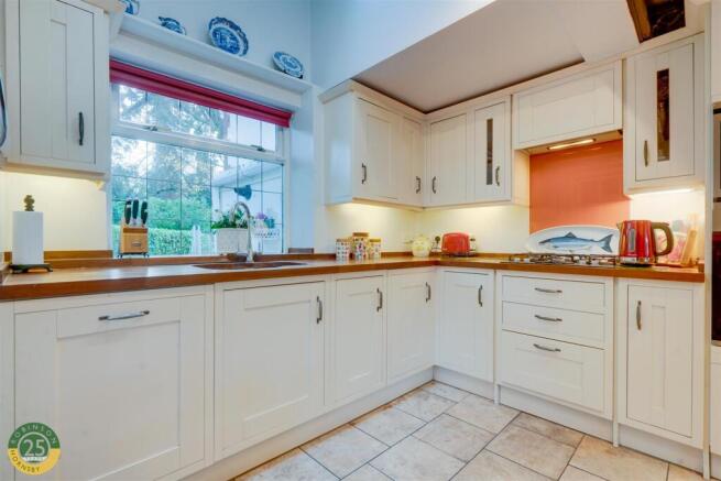 4 bed Detached for sale Image 12